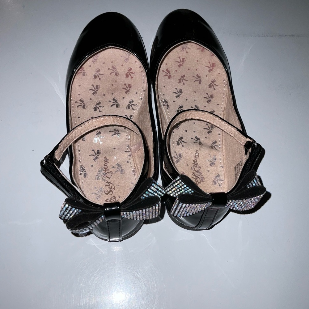 Sey Esteem, black patent leather little girl’s dress shoes size 3